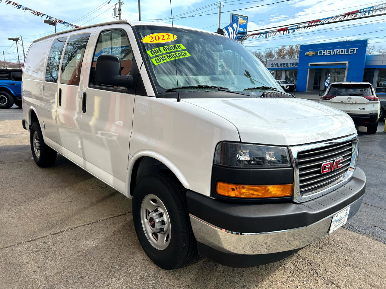 Used 2022 GMC Savana 2500 G2500 Cargo w/ Driver Convenience Package image 7