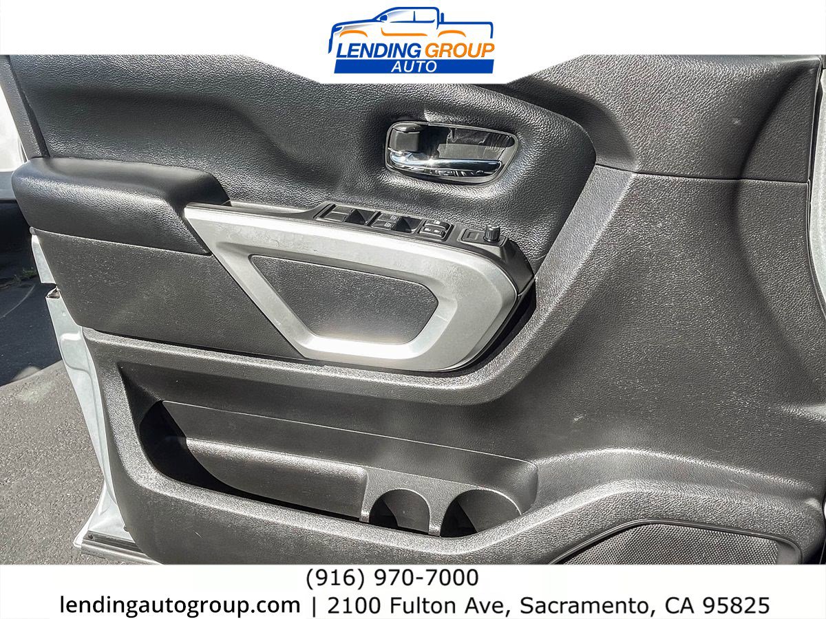 Used 2017 Nissan Titan SV image 19