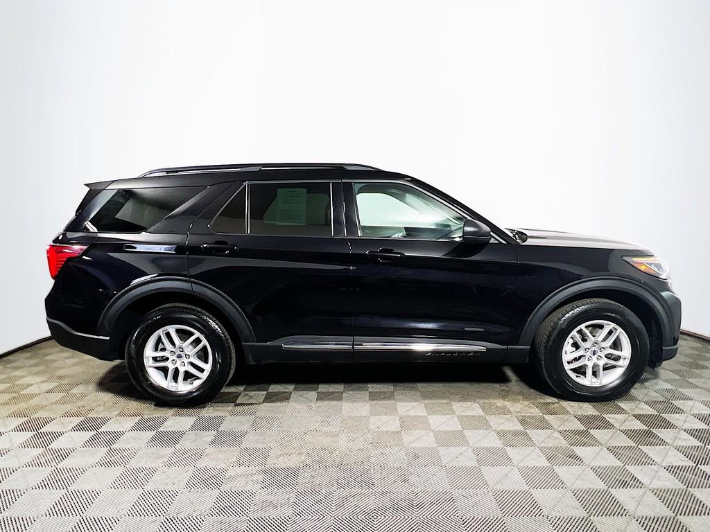 Used 2025 Ford Explorer Active AWD/4WD image 8