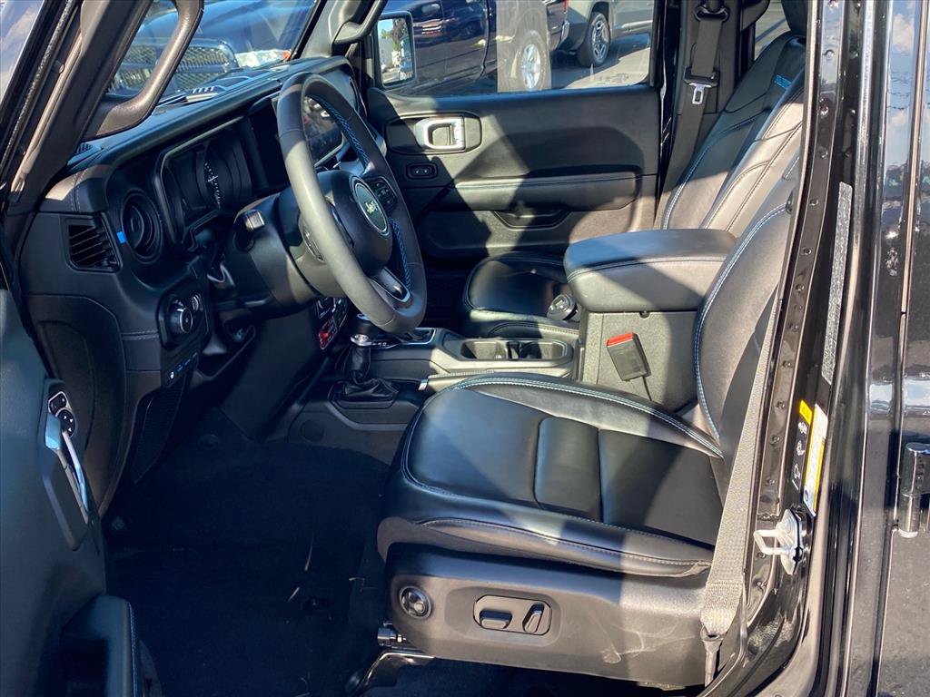 Used 2024 Jeep Wrangler Unlimited Rubicon 4xe AWD/4WD image 9