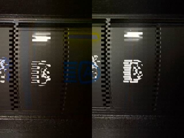 Certified 2023 Toyota Corolla Cross L image 11