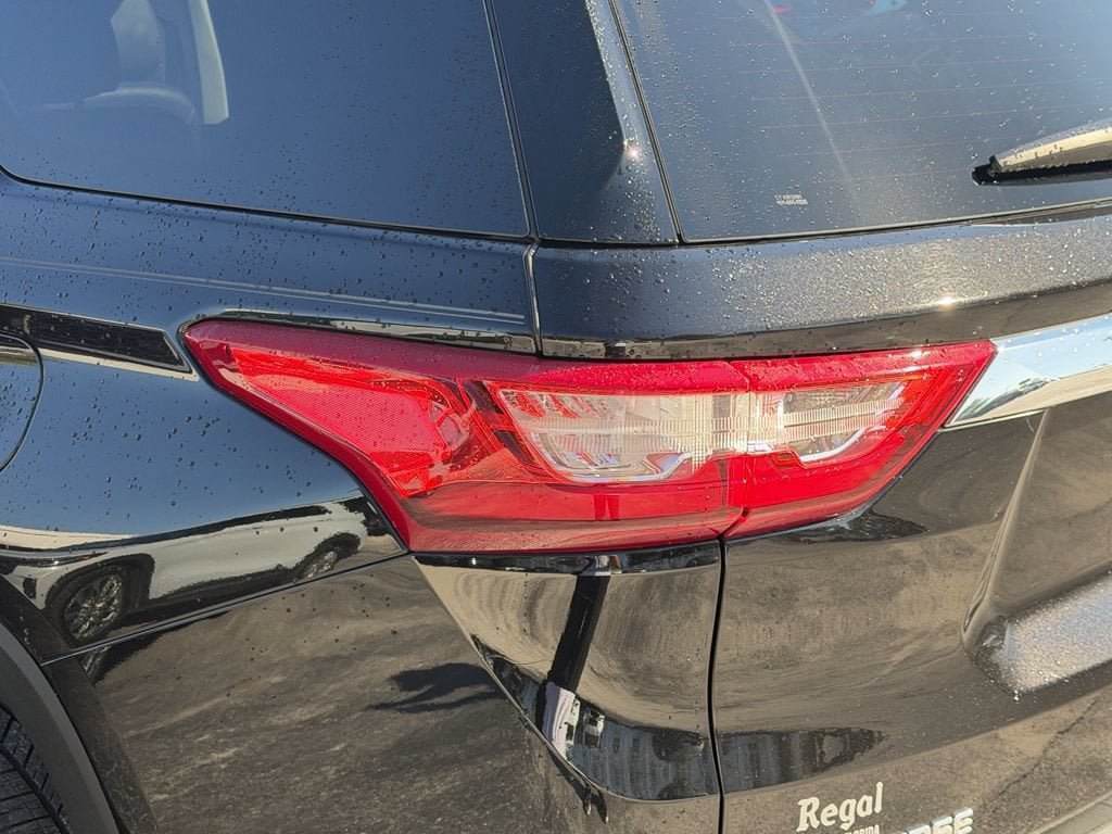 Used 2021 Chevrolet Traverse LT w/ LT Premium Package FWD image 10