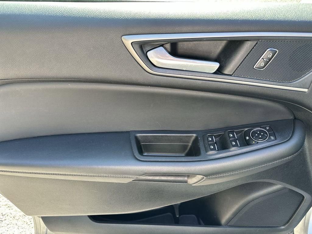 Used 2024 Ford Edge SEL AWD/4WD image 16