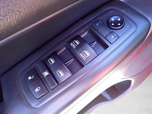 Used 2018 Jeep Grand Cherokee Altitude AWD/4WD image 15