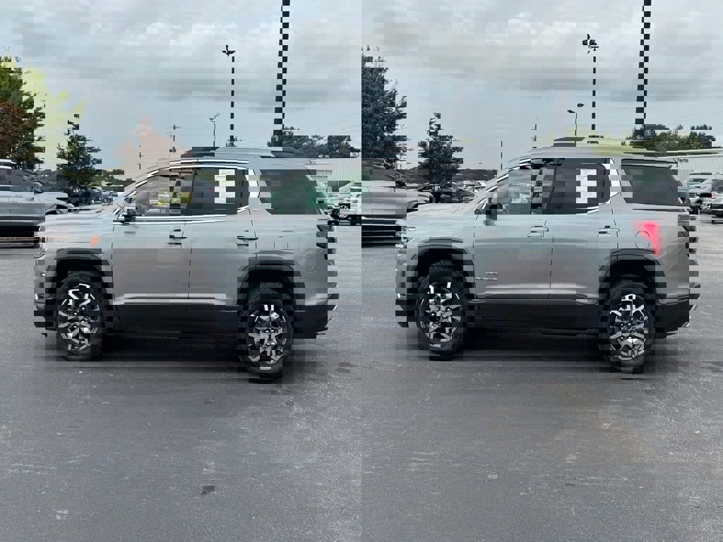 Used 2023 GMC Acadia SLE w/ Driver Convenience Package image 6