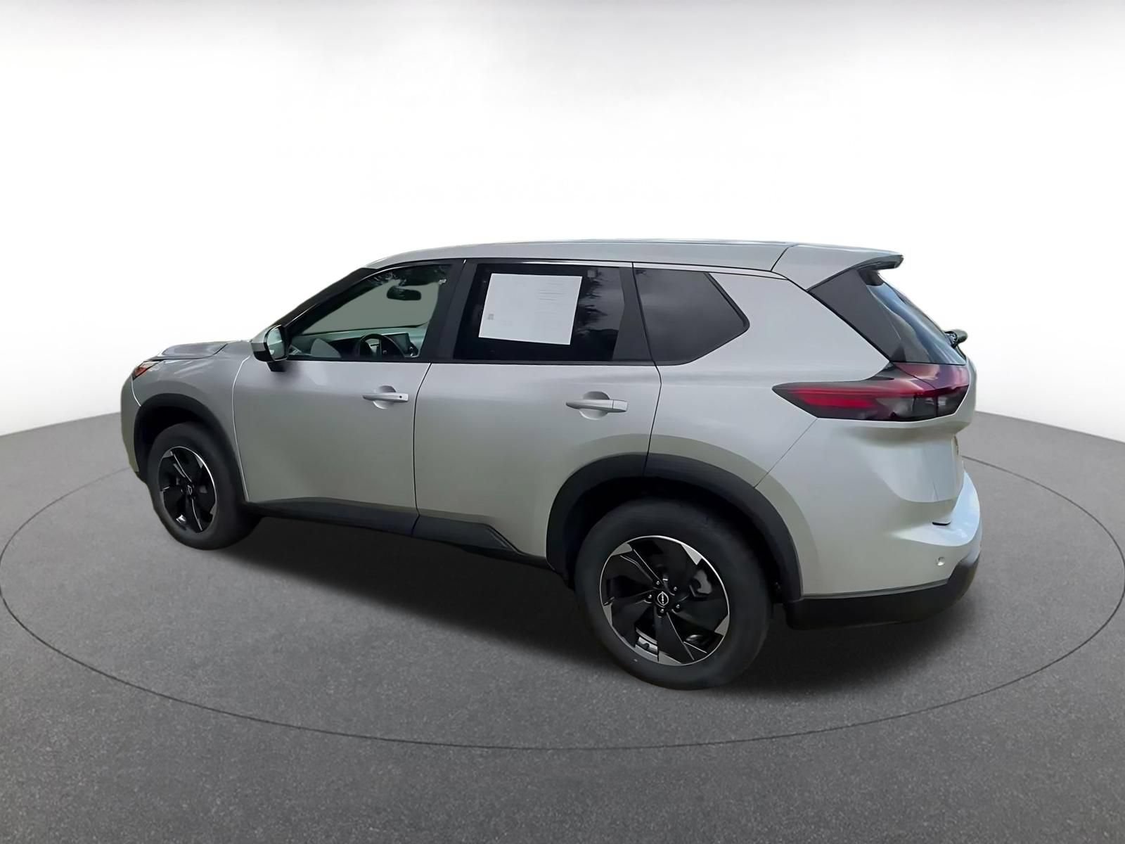Used 2025 Nissan Rogue SV AWD/4WD image 9