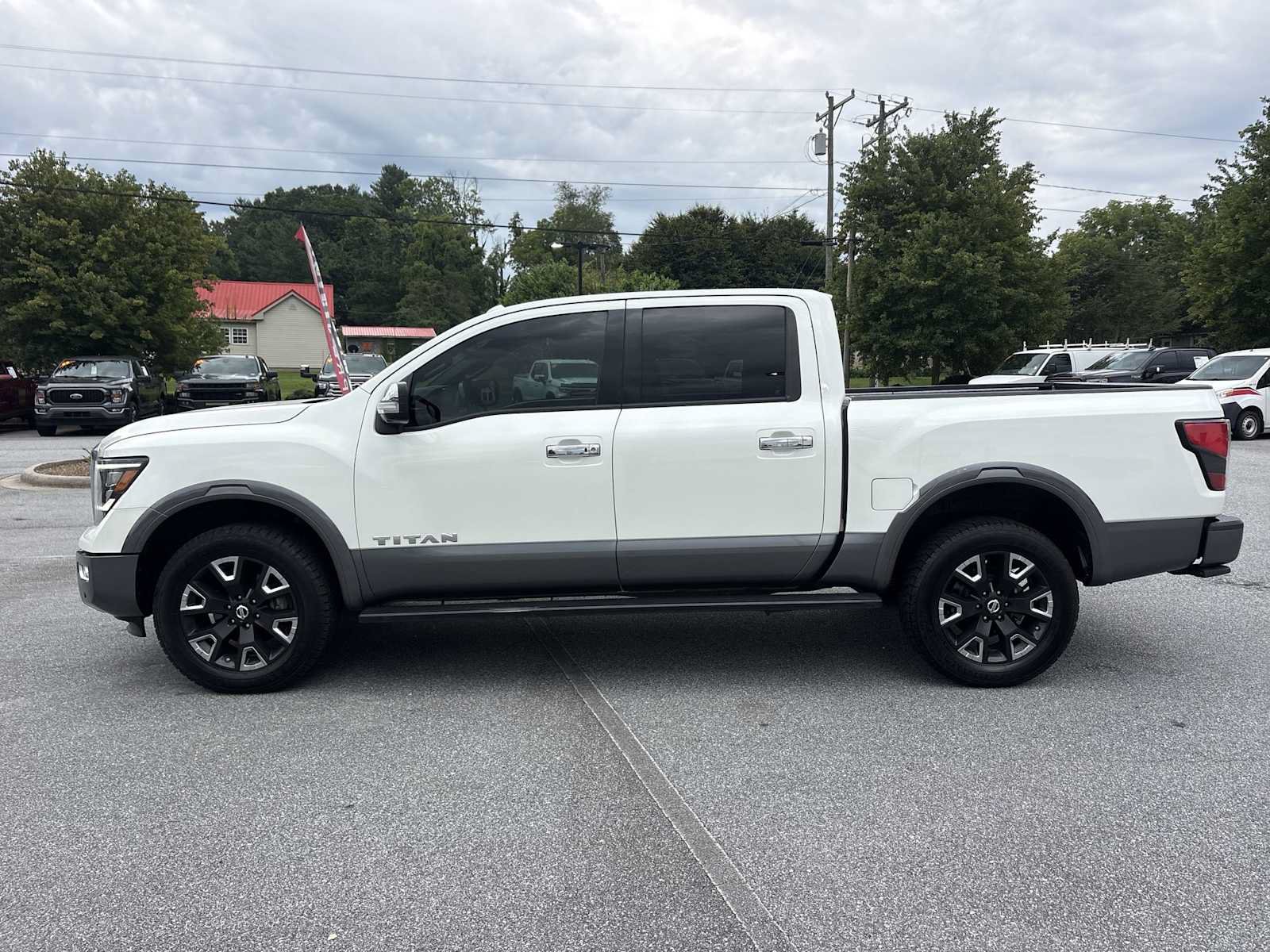 Used 2021 Nissan Titan Platinum Reserve w/ Moonroof Package AWD/4WD image 9