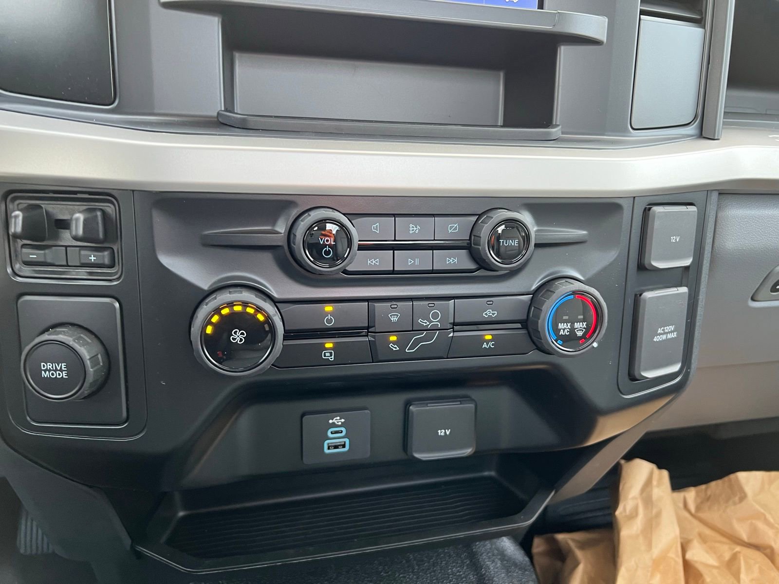 Used 2024 Ford F550 2WD Regular Cab Super Duty image 13