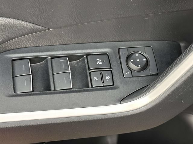 Used 2025 Toyota RAV4 XLE AWD/4WD image 17