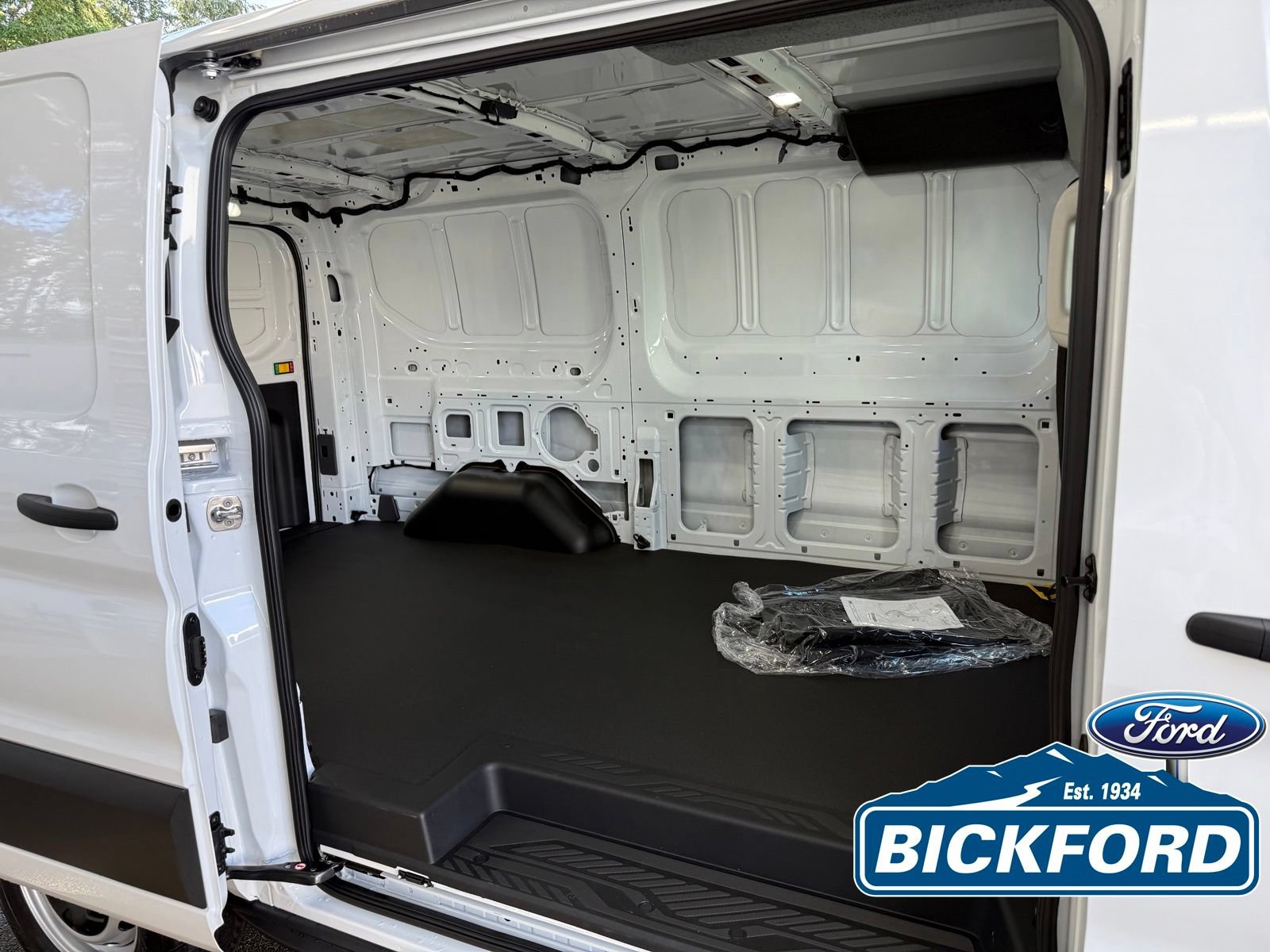 New 2026 Ford Transit 150 Low Roof RWD image 5