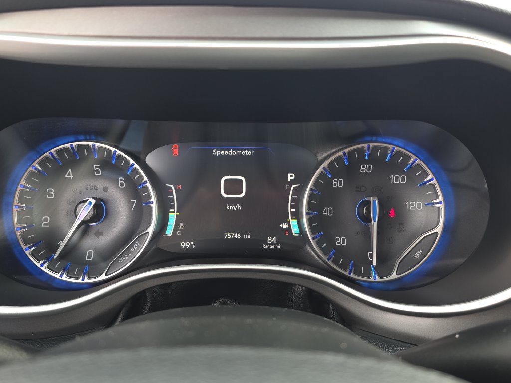 Used 2023 Chrysler Pacifica Touring-L FWD image 16