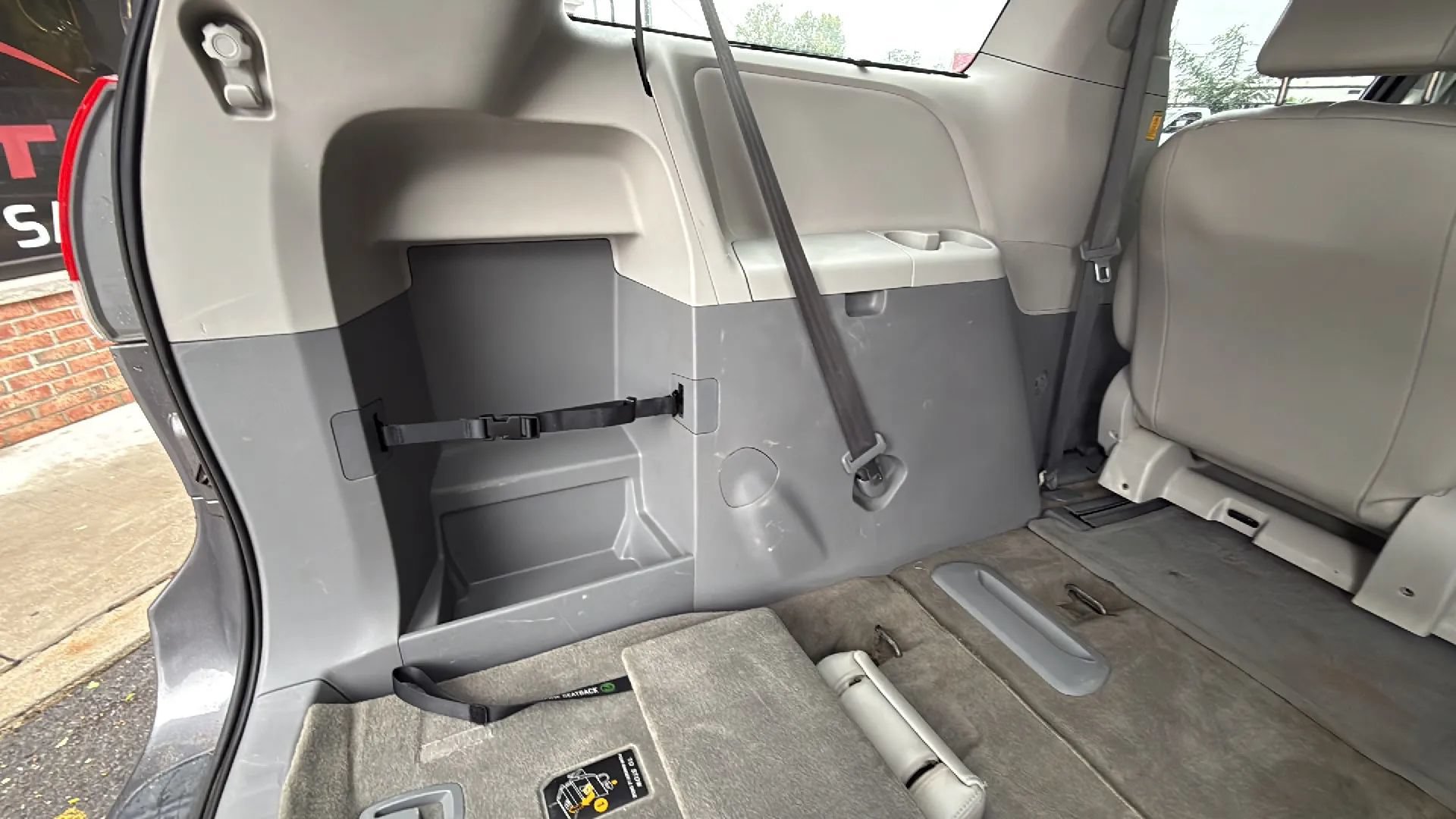 Used 2013 Toyota Sienna XLE FWD image 41