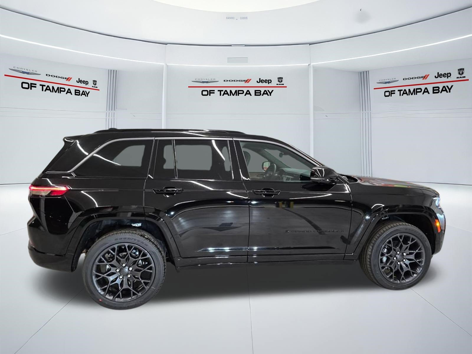New 2026 Jeep Grand Cherokee Summit w/ Obsidian Package AWD/4WD image 7