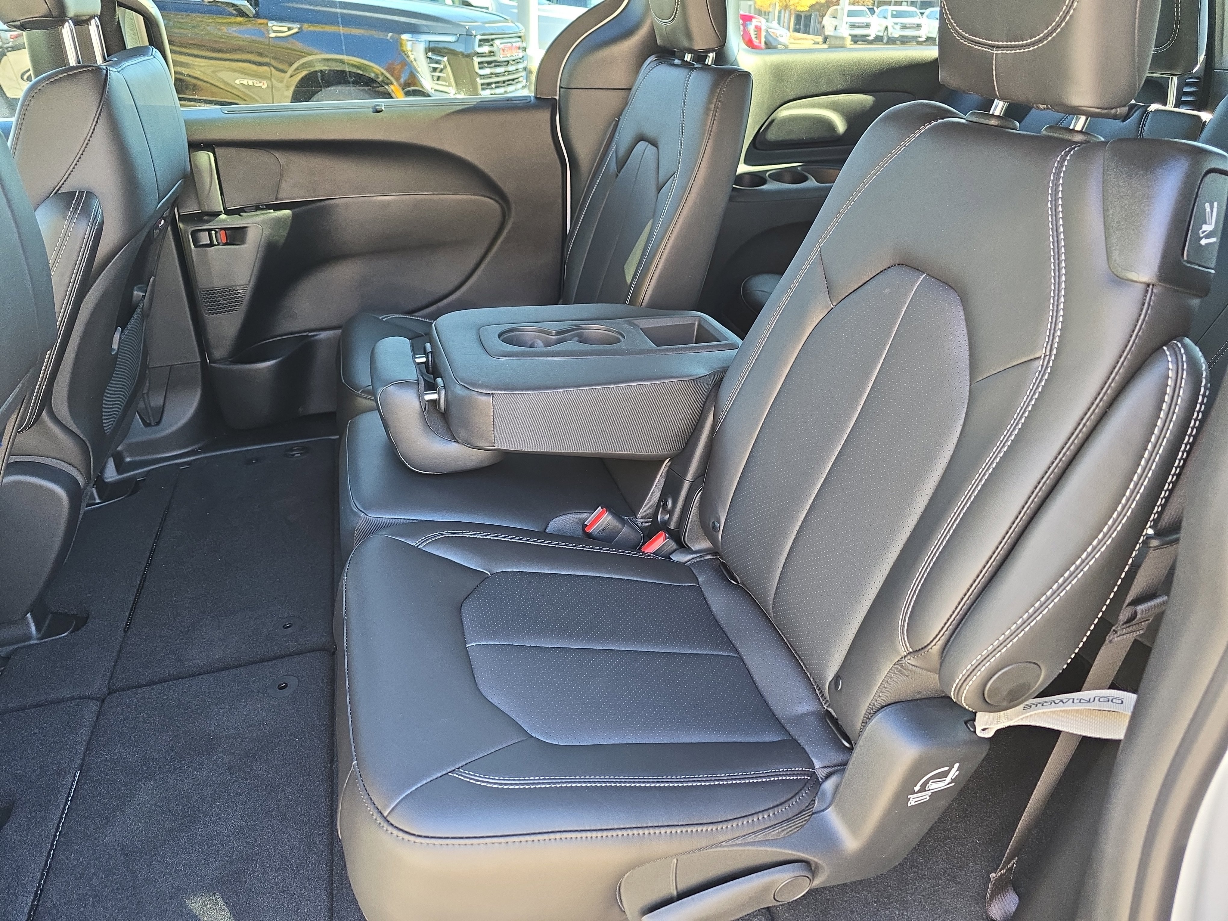 New 2026 Chrysler Pacifica Select image 16