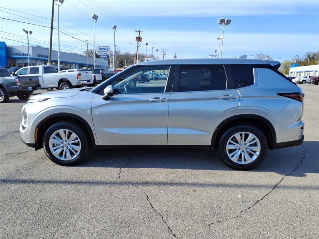 Used 2025 Mitsubishi Outlander ES image 7