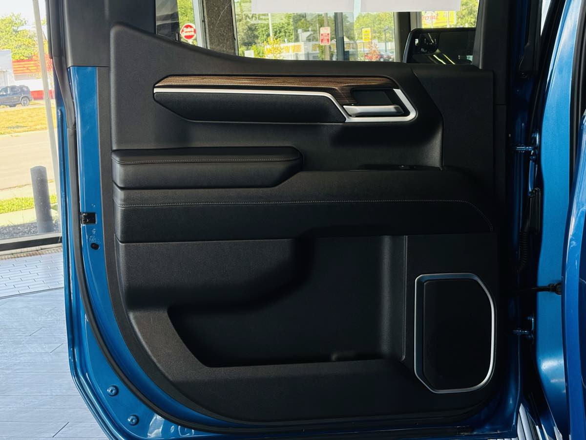 Used 2022 Chevrolet Silverado 1500 RST AWD/4WD image 37