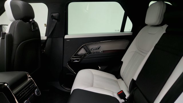 Used 2025 Land Rover Range Rover Sport Dynamic SE AWD/4WD image 43