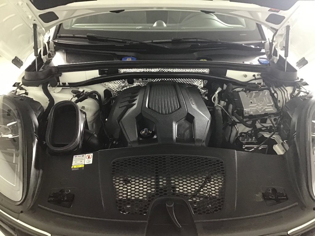 Certified 2023 Porsche Macan Turbo AWD/4WD image 17