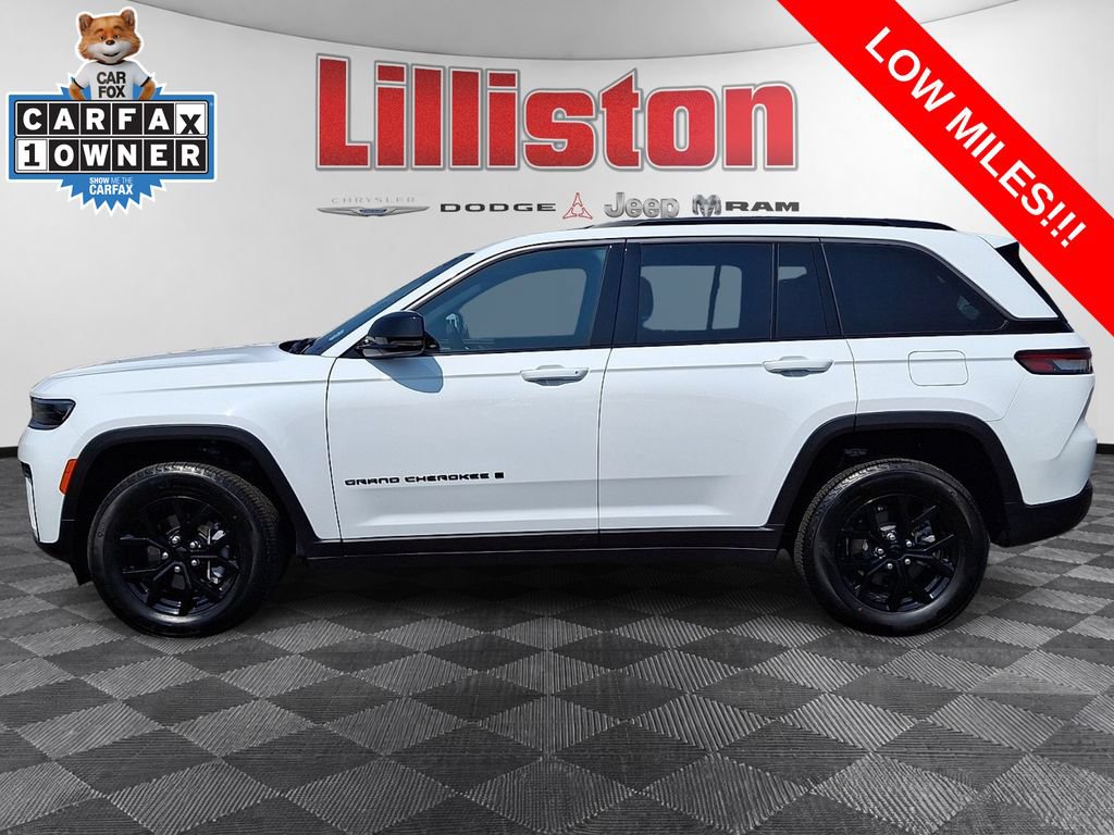 Used 2026 Jeep Grand Cherokee Altitude AWD/4WD image 7