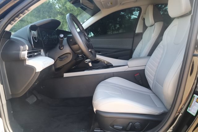 Certified 2025 Hyundai Elantra Limited FWD image 14