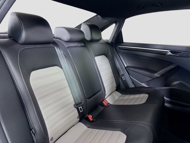 Used 2018 Volkswagen Passat 3.6 image 27