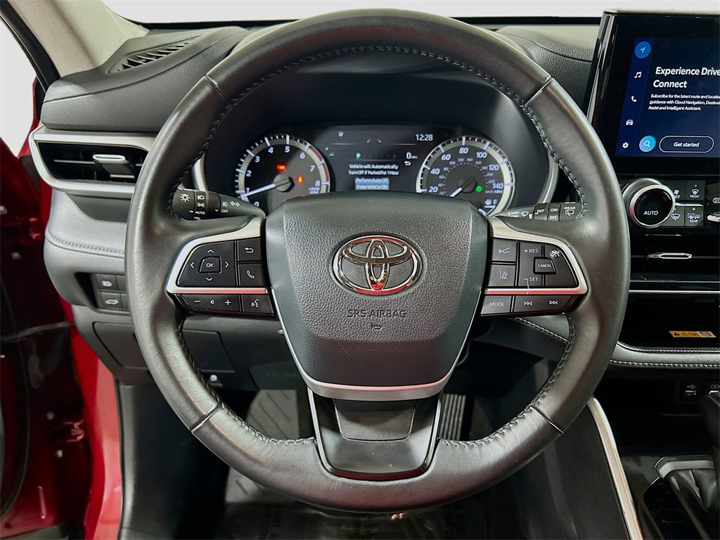 Used 2024 Toyota Highlander XLE image 9