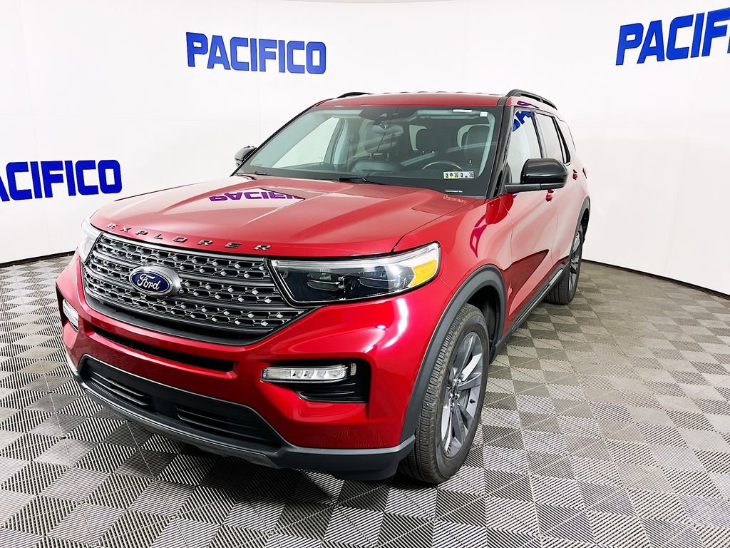Used 2023 Ford Explorer XLT w/ Equipment Group 202A image 4
