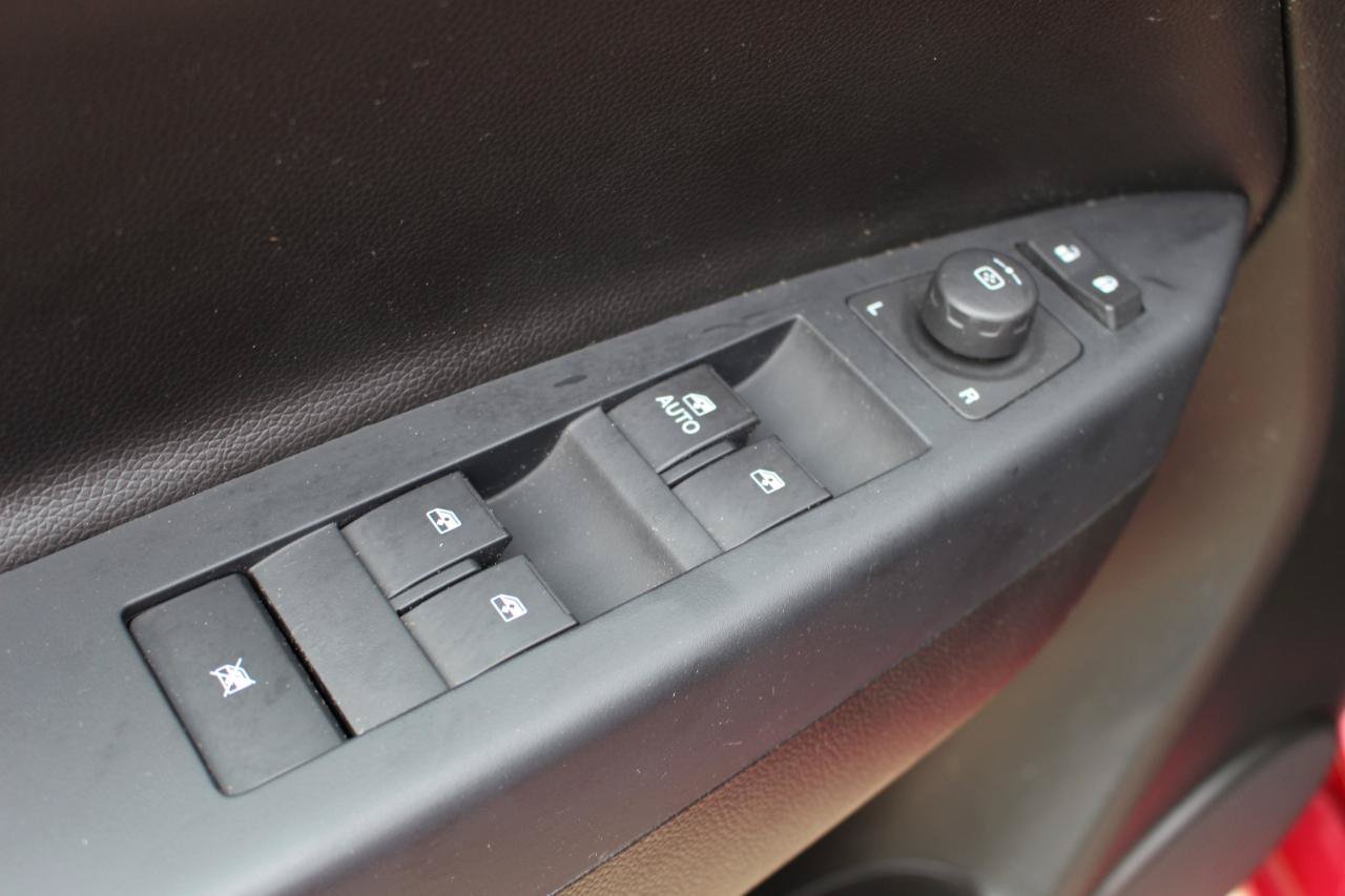 Used 2014 Chevrolet Captiva Sport LTZ FWD image 12
