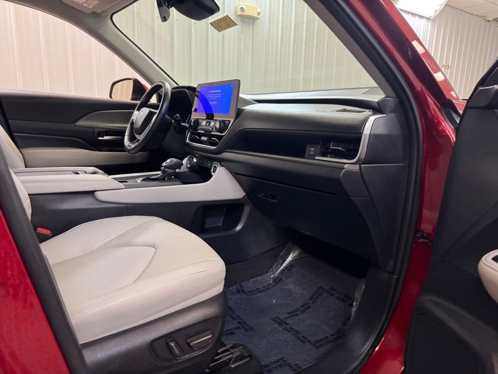 Used 2024 Toyota Grand Highlander AWD image 27
