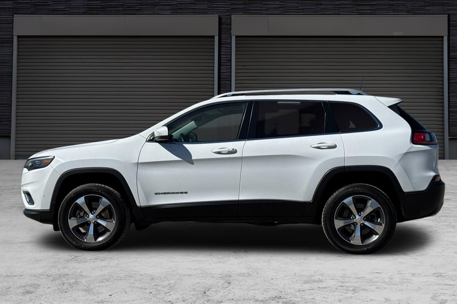 Used 2019 Jeep Cherokee Limited w/ Luxury Group AWD/4WD image 7