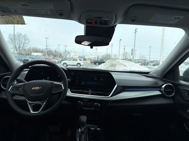 Used 2025 Chevrolet Trax LT w/ Driver Confidence Package image 10