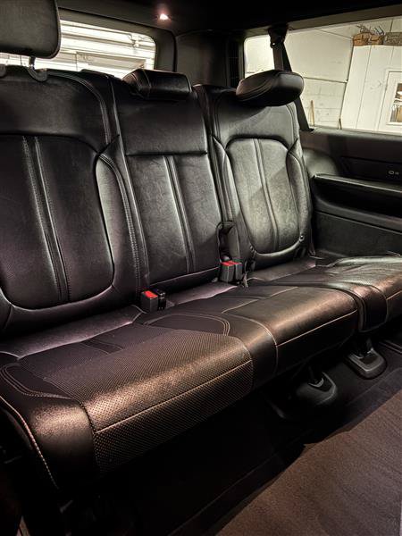Used 2024 Jeep Wagoneer L Series II w/ Flexible Seating Group AWD/4WD image 16