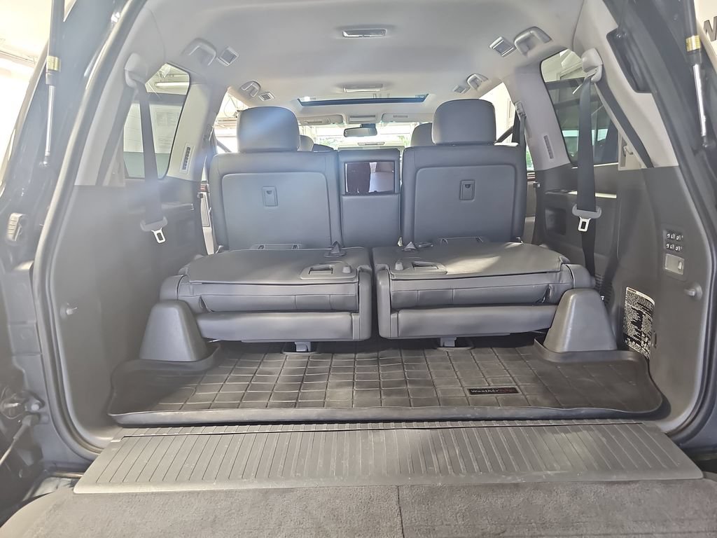 Used 2010 Lexus LX 570 4WD w/ Luxury Pkg image 18