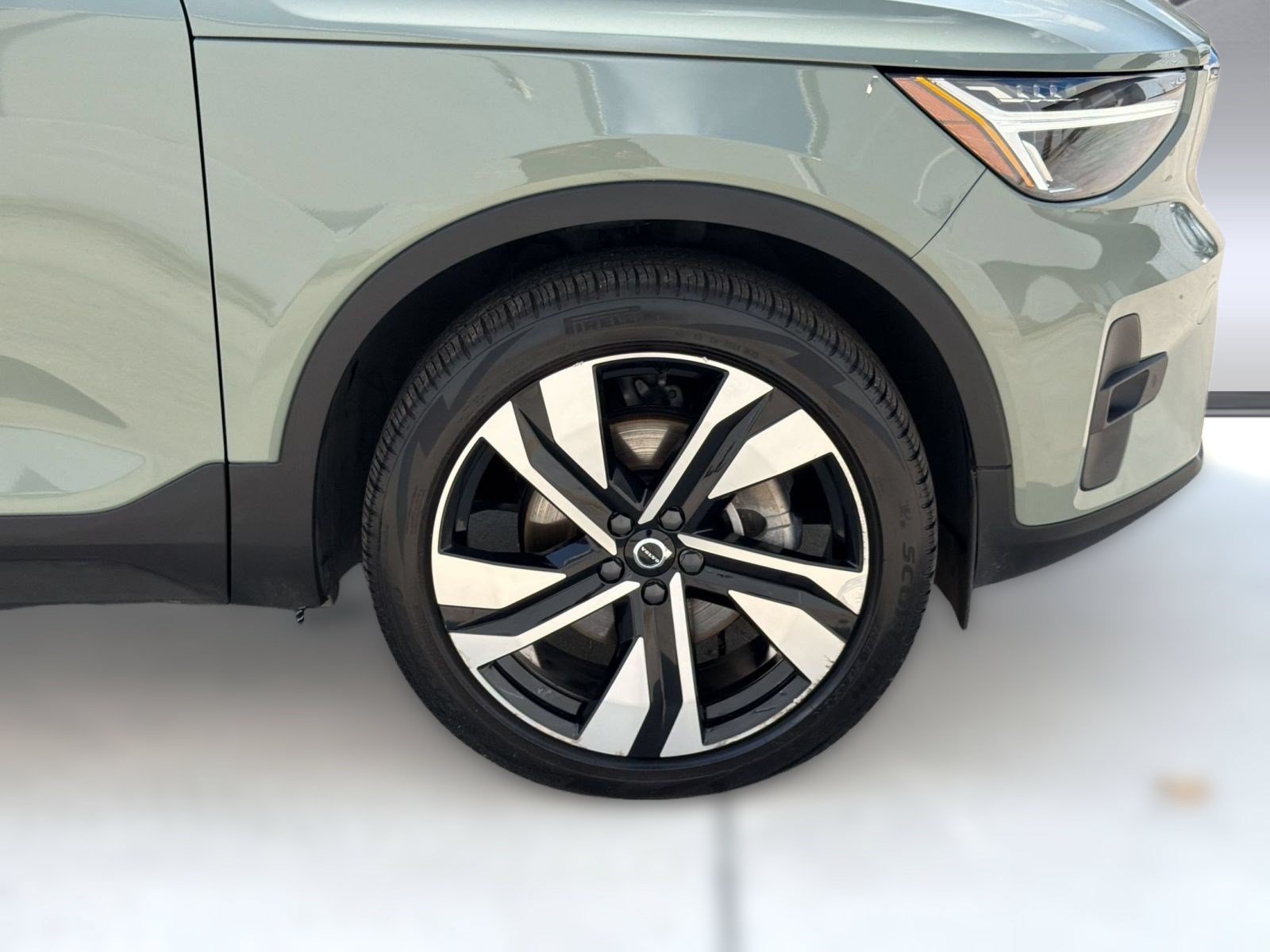 Certified 2023 Volvo XC40 B5 Plus w/ Protection Package Premier AWD/4WD image 13