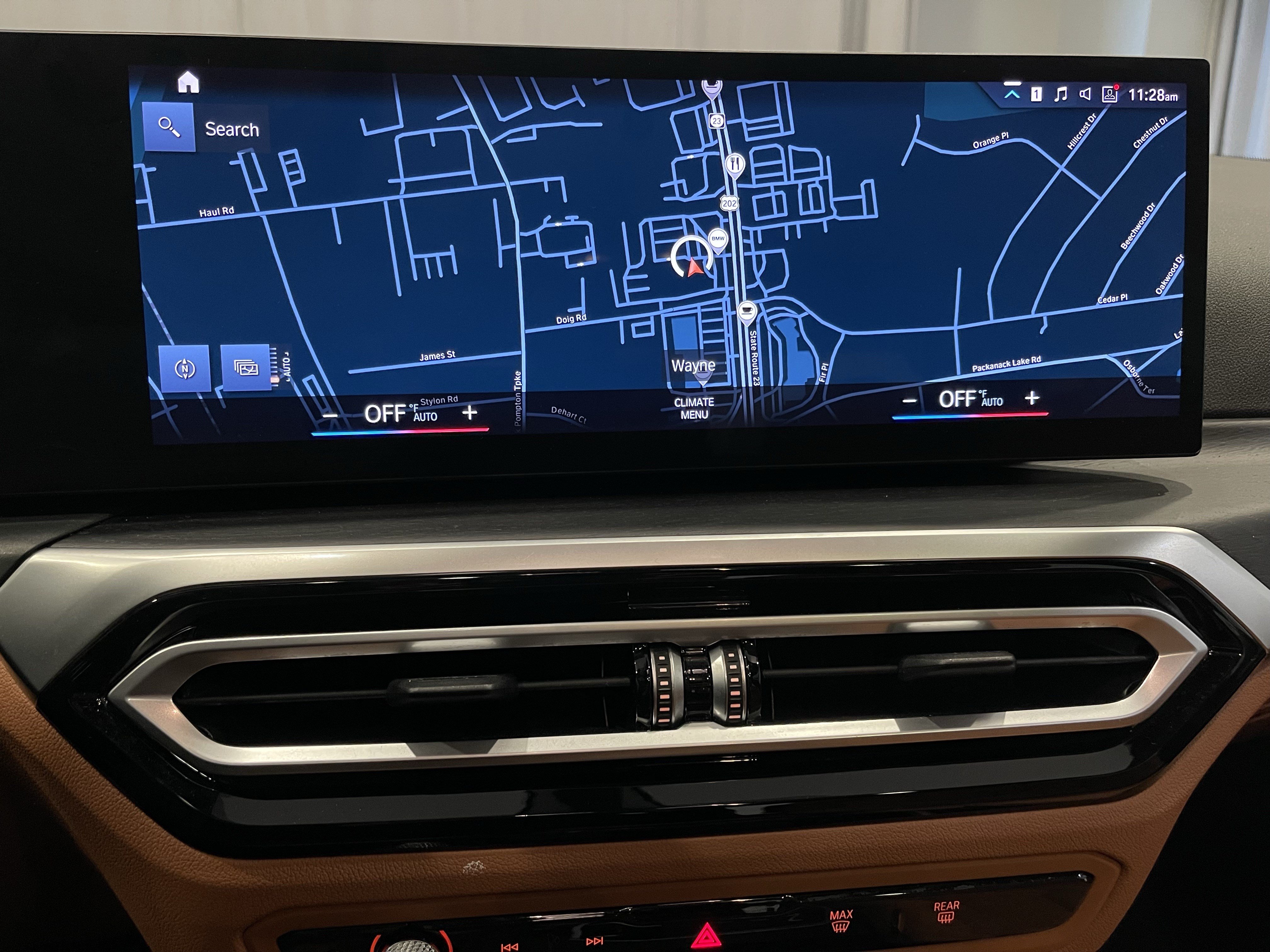 Certified 2024 BMW 330i xDrive Sedan w/ Premium Package AWD/4WD image 22