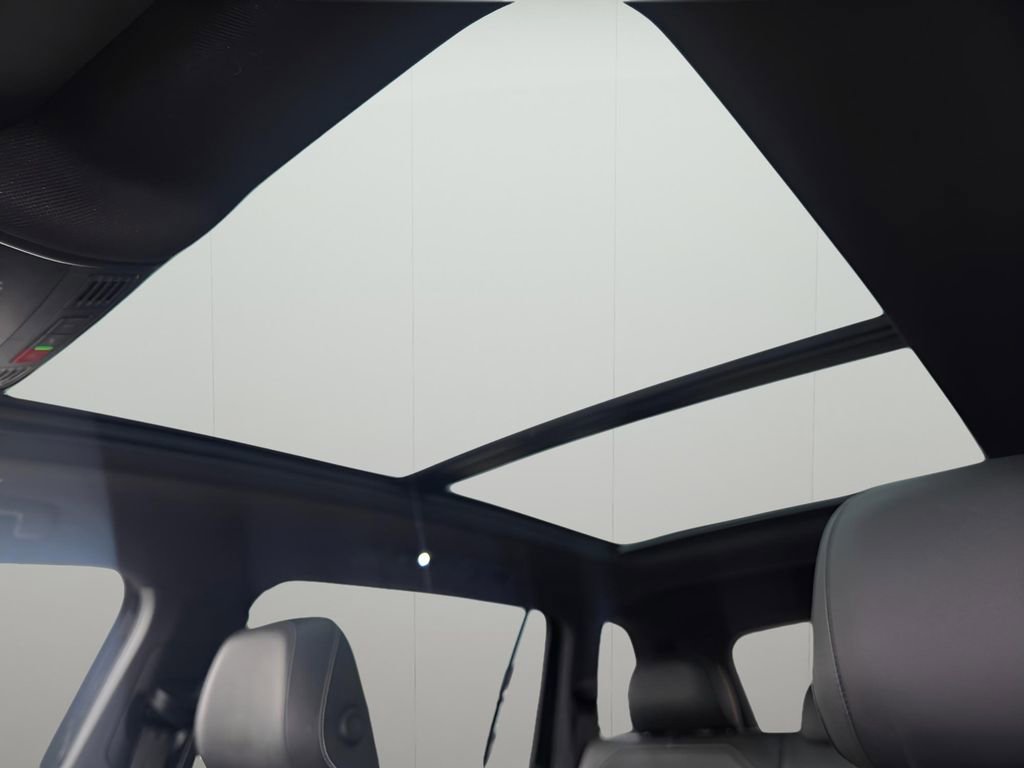 Used 2022 Volkswagen Tiguan SE R-Line image 20