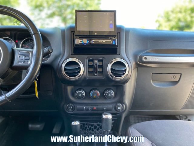 Used 2016 Jeep Wrangler Unlimited Sahara AWD/4WD image 22