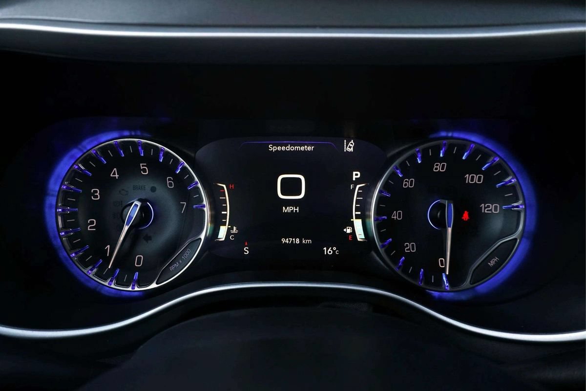 Used 2023 Chrysler Pacifica Touring-L FWD image 33