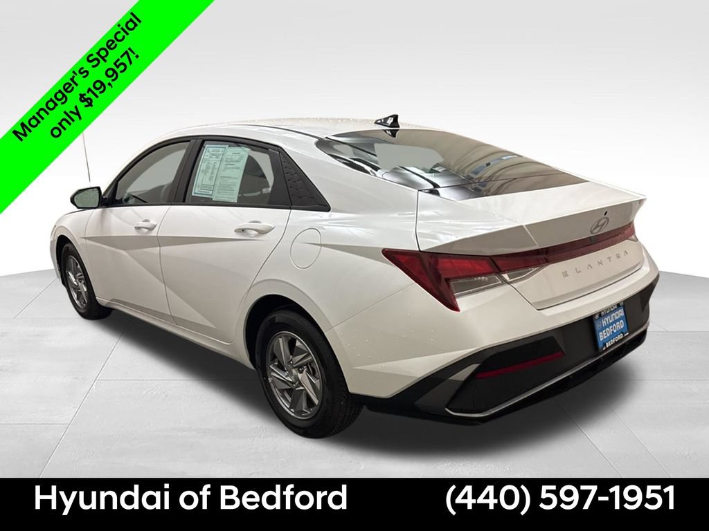 Certified 2026 Hyundai Elantra SE w/ Cargo Package FWD image 8