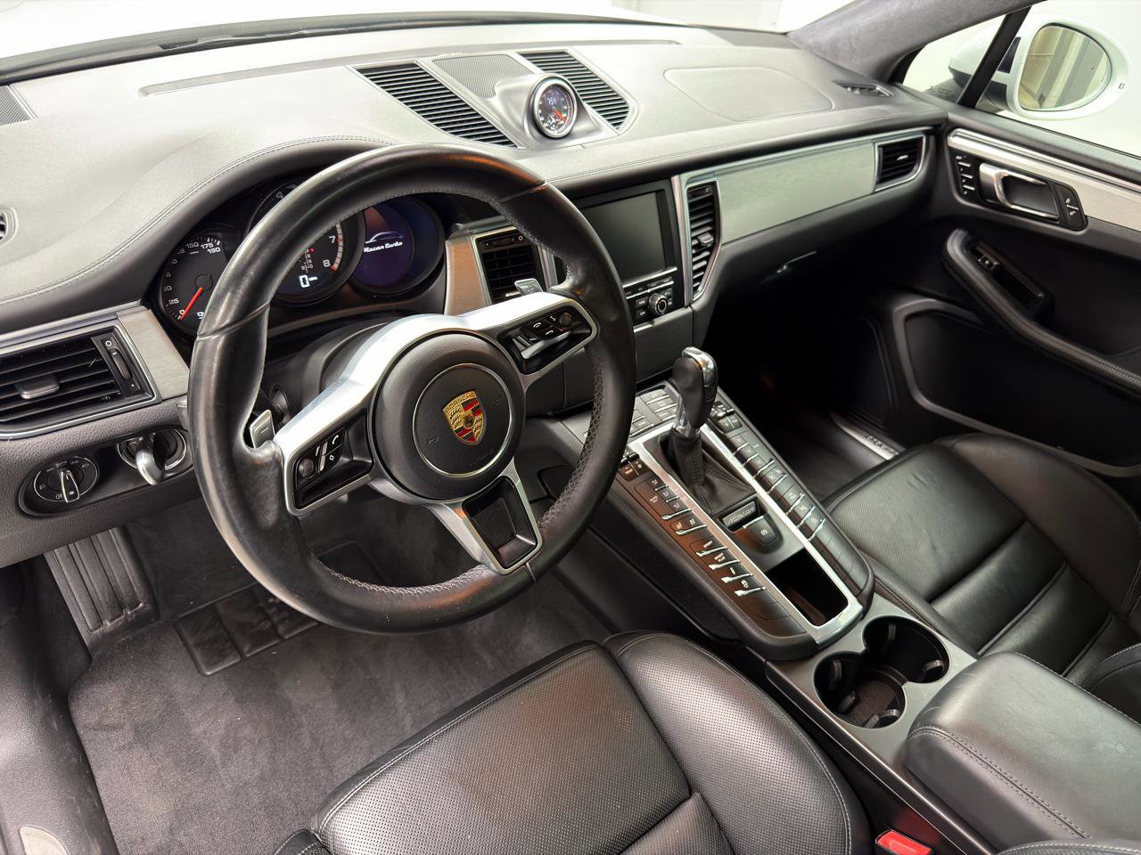 Used 2015 Porsche Macan Turbo image 25