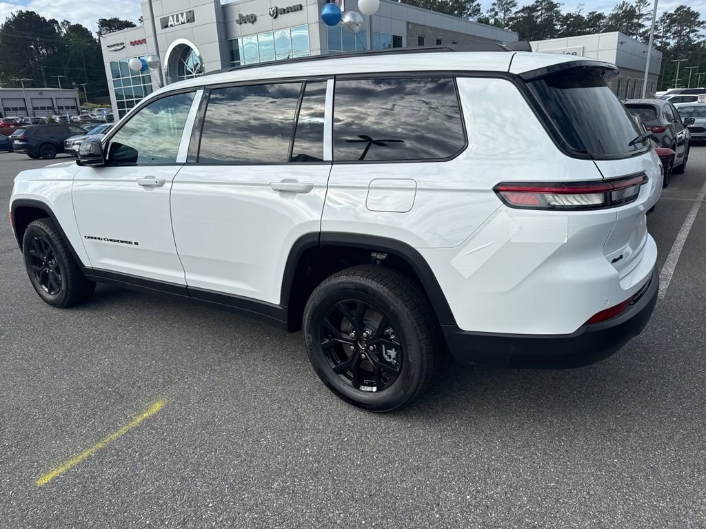 Used 2025 Jeep Grand Cherokee L Altitude AWD/4WD image 12