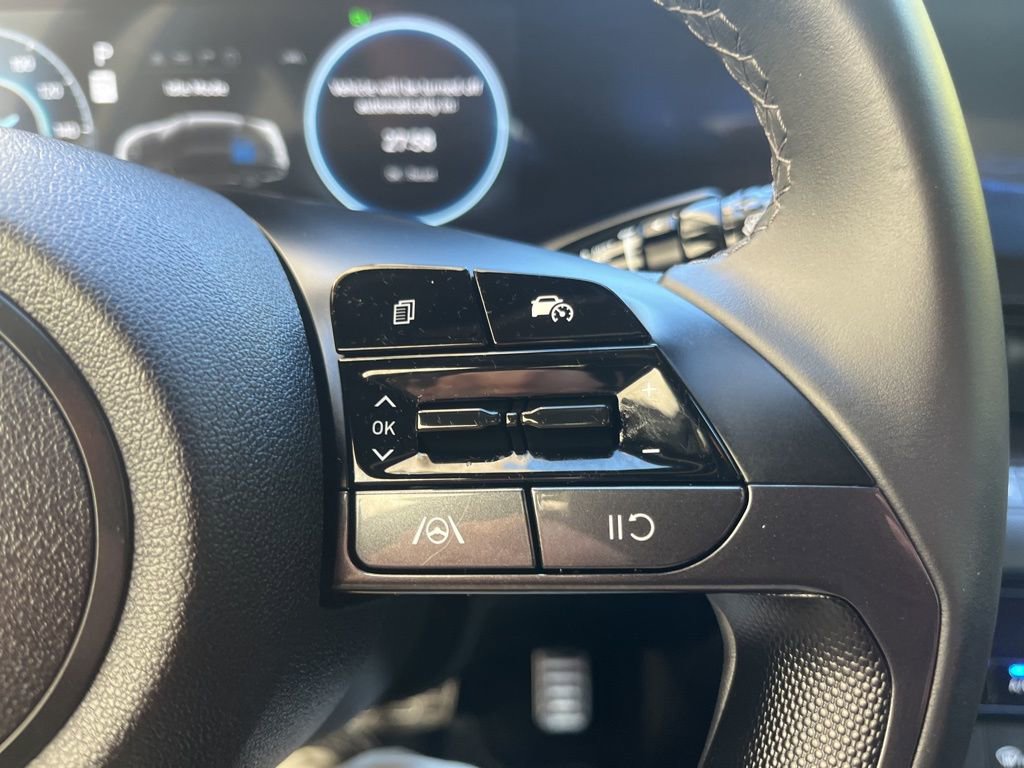 Used 2025 Hyundai Elantra SEL image 24