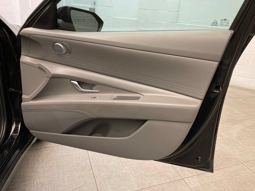 Used 2023 Hyundai Elantra SEL FWD image 25