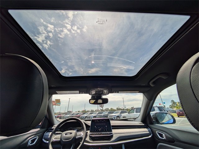 New 2025 Jeep Compass Latitude w/ Sun & Sound Group image 21