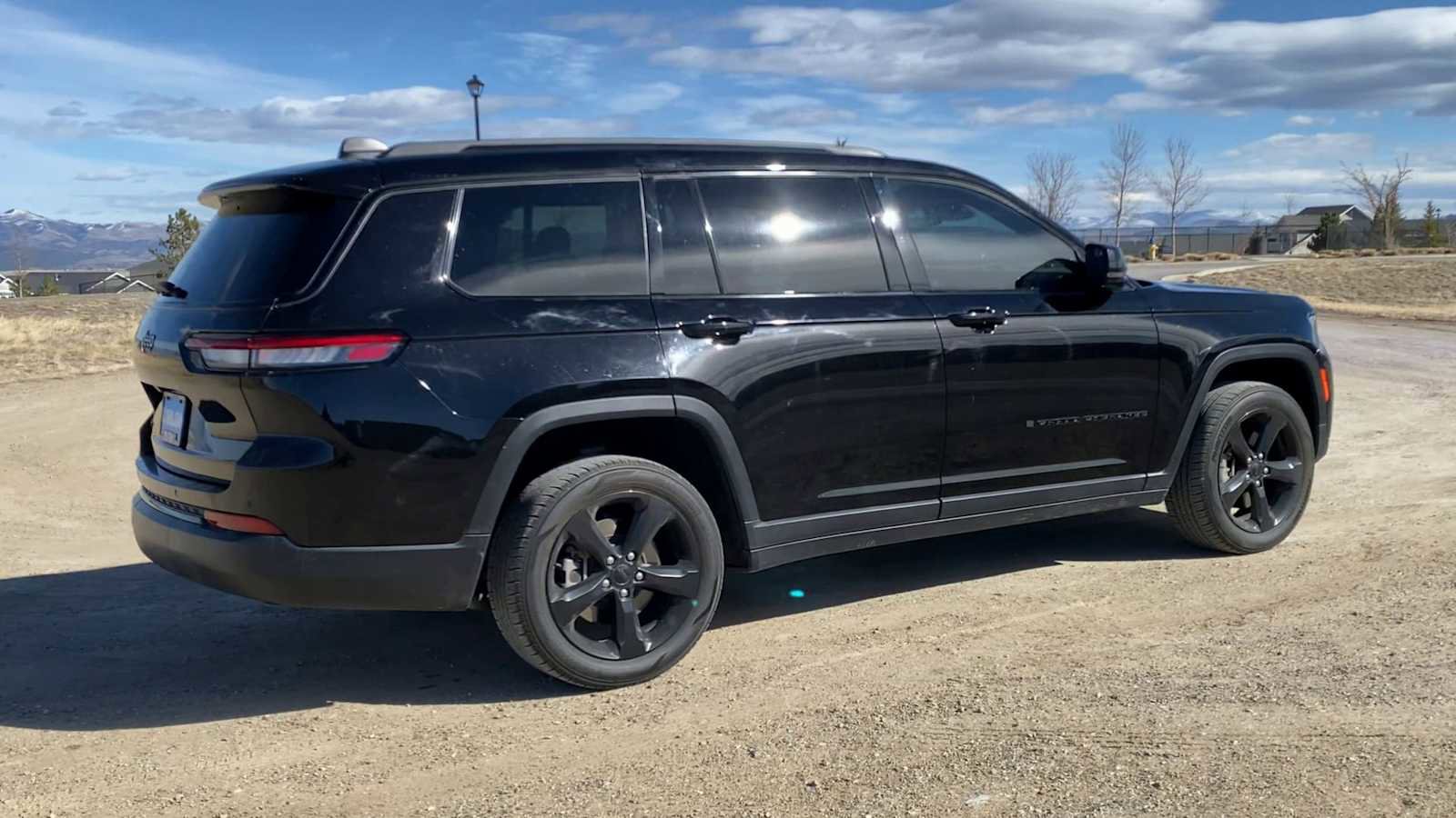 Used 2021 Jeep Grand Cherokee L Laredo image 3