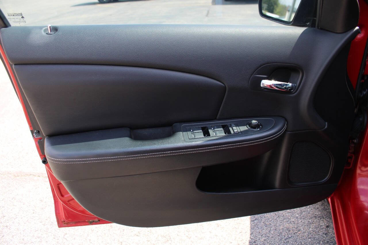 Used 2013 Dodge Avenger SXT w/ Blacktop Pkg FWD image 17