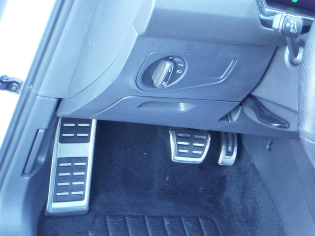 Used 2022 Volkswagen Tiguan SE R-Line AWD/4WD image 18