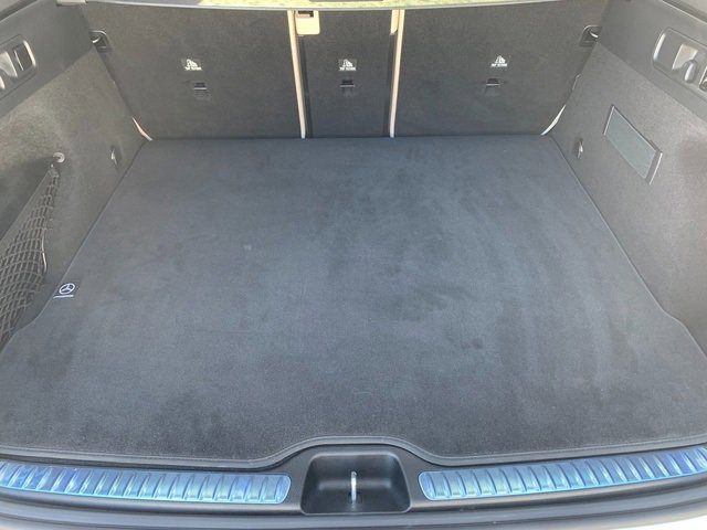 Used 2025 Mercedes-Benz GLC 300 4MATIC image 4