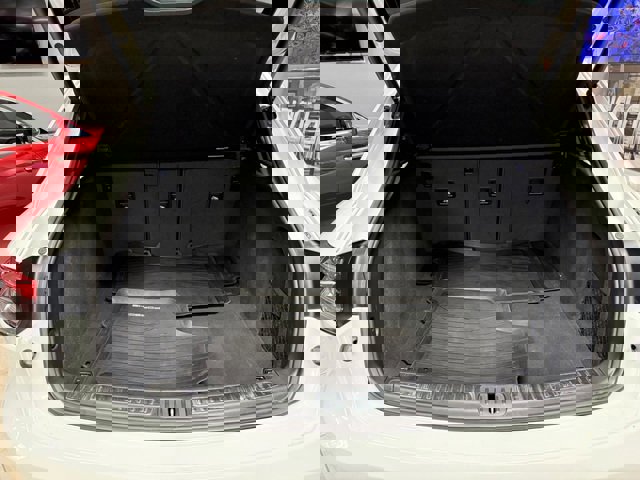 Used 2025 Porsche Macan image 7