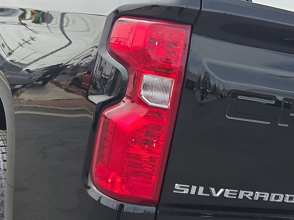 Used 2025 Chevrolet Silverado 1500 LT w/ Z71 Off-Road Package AWD/4WD image 19
